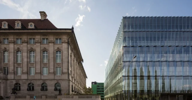 Beide Zentralen der Swiss Re in Zurich.