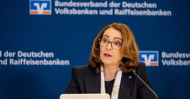 BVR-Präsidentin Marija Kolak wirbt in Frankfurt für die geplante Reform der Sicherungseinrichtung.