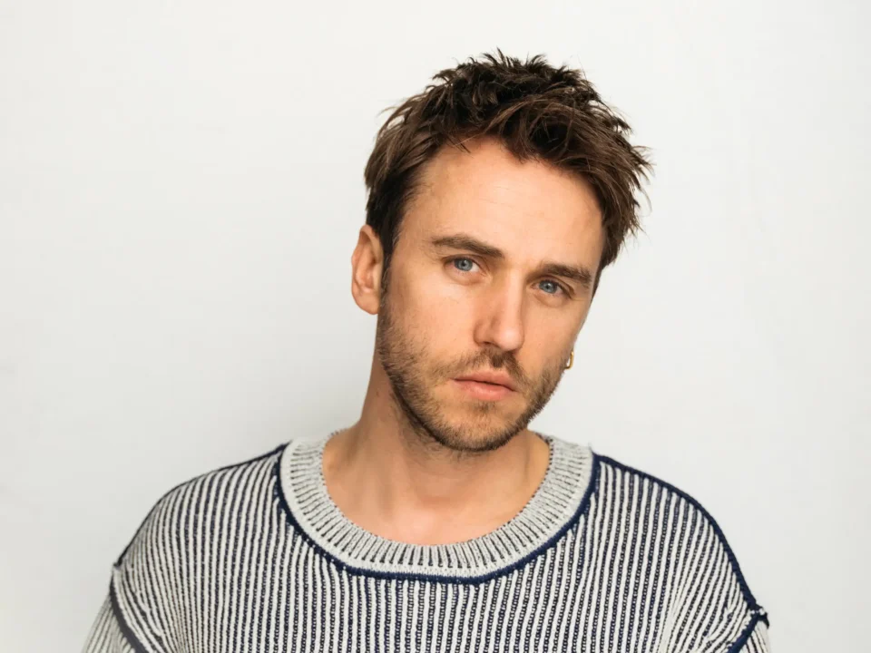 Mitgliederbindung in Ostwestfalen: Der Sänger Clueso singt im Juli für die Mitglieder der Verbundvolksbank OWL.