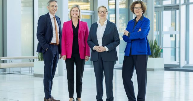 Die Führung der NRW.Bank (v.l.n.r.): Risikovorstand Peter Stemper, Marktvorstand Johanna Antonie Tjaden-Schulte, Vorstandsvorsitzende Gabriela Pantring und Finanzvorstand Claudia Hillenherms.