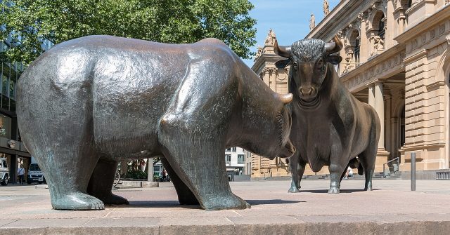 Bulle und Bär vor der Frankfurter Börse. Die Stadt hat mit Spectrum einen Handelsplatz für Turbo-Zertifikate verloren.