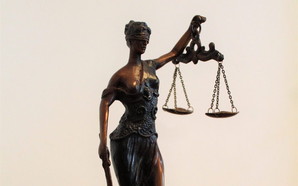 Wer bestimmt, wann Justitia bemüht wird?