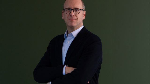 Oliver Pfeil, der Vorstandsvorsitzende der Ökoworld AG, gibt sich trotz des Gewinneinbruchs optimistisch.