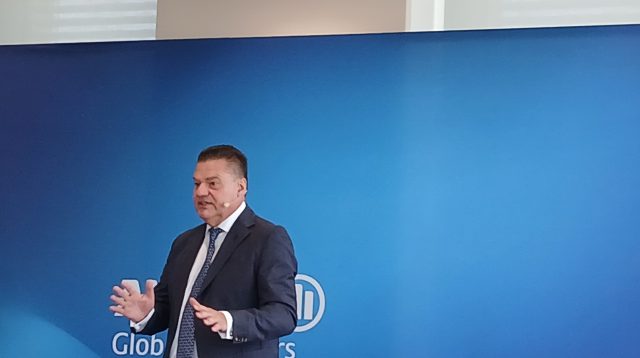Tobias C. Pross, CEO von Allianz Global Investors, spricht vor Journalisten aus ganz Europa.