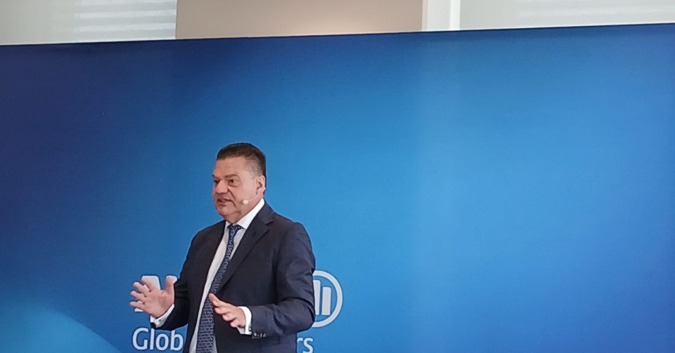 Tobias C. Pross, CEO von Allianz Global Investors, spricht vor Journalisten aus ganz Europa.