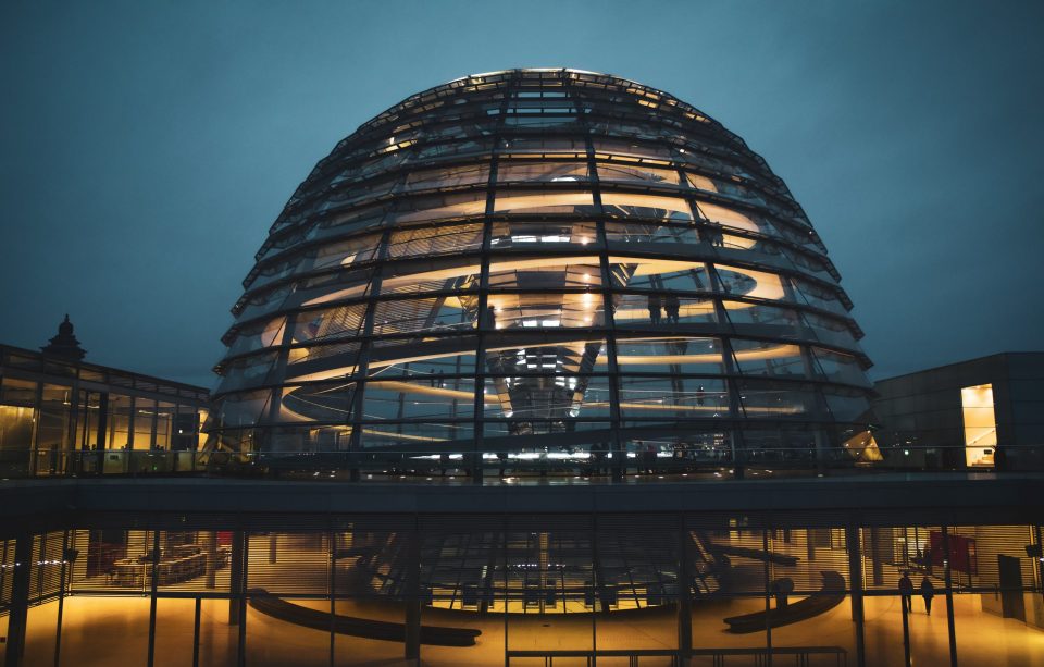 Bundestag, Geburtsort der neuen Vorsorge.