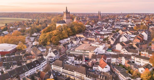 Die Stadt Kleve ist nicht nur für die Schwanenburg im Zentrum, sondern auch für eine strauchelnde Volksbank bekannt.