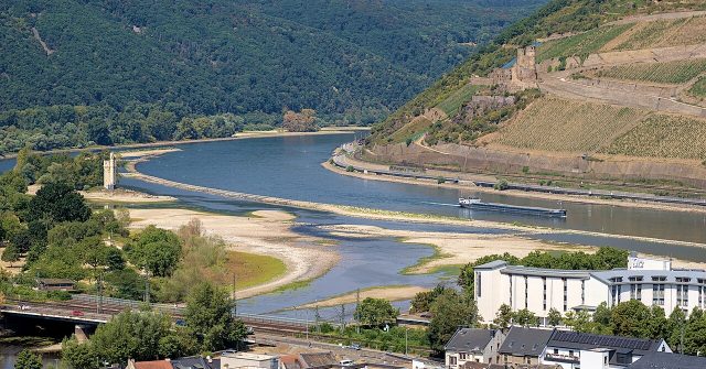 Niedrigwasser am 3. August 2026 in Bingen am Zusammenfluss von Rhein und Nahe: Auch Dürre ist eine Folge von zu wenig ESG-Engagement.