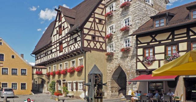 Stadttor in Berching, Sitz der Raiffeisenbank Plankstetten.