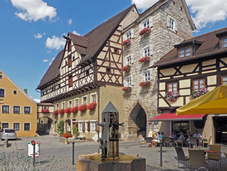 Stadttor in Berching, Sitz der Raiffeisenbank Plankstetten.