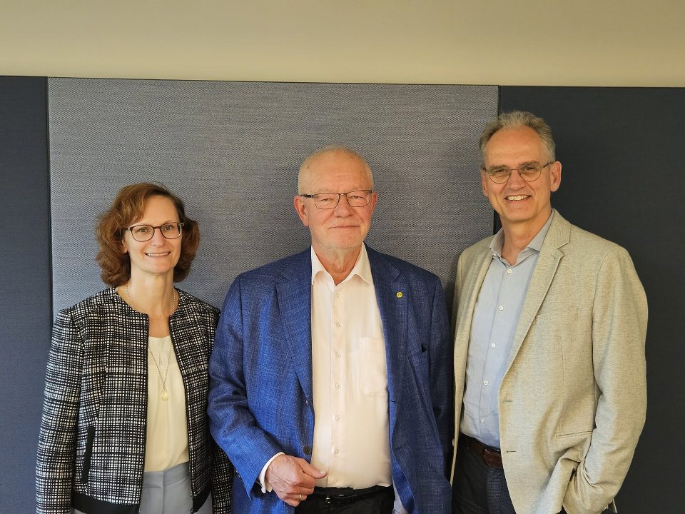 Bild: IVS-Vorstand: (v.l.n.r.) Christiane Grabinski (stellv. Vorsitzende), Stefan Oecking (Vorsitzender),
Dr. Friedemann Lucius (stellv. Vorsitzender).