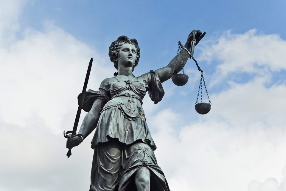 Statue der Justizia in Frankfurt am Main.