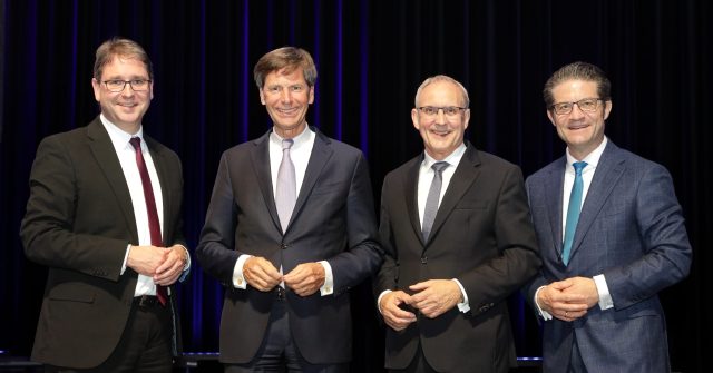 Der neue Vorstand der Volksbank Brawo: Lars Berkefeld, Heiner Arnoldi, Jürgen Wache, Carsten Ueberschär (v.l.n.r.).