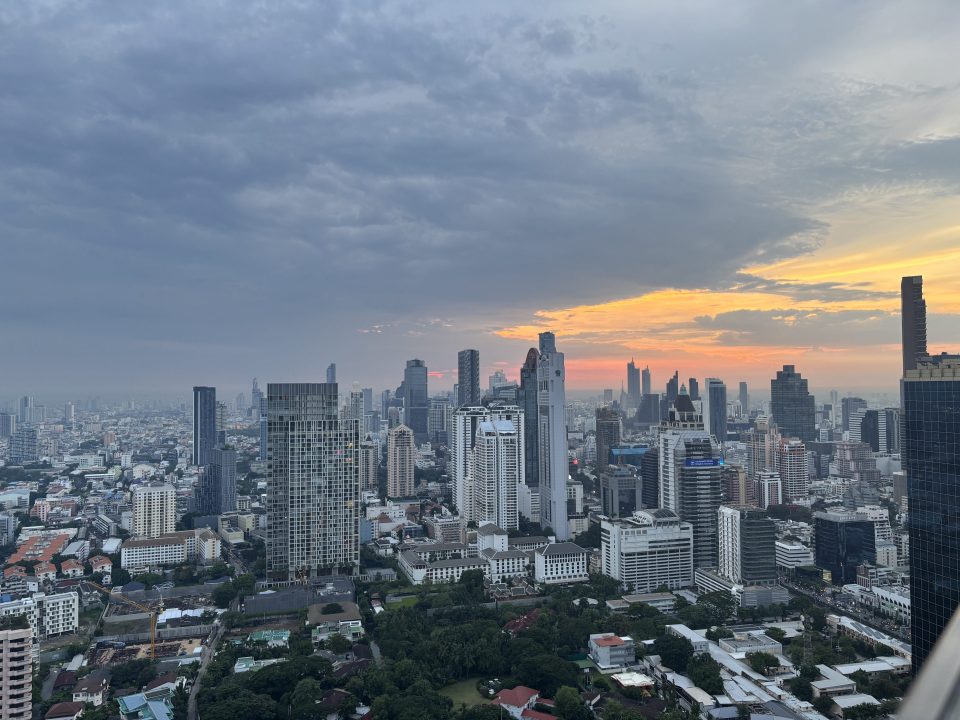Blick auf das abendliche Bangkok