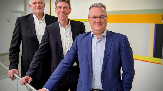 Die Führung der Volksbank Kleverland: Von links: Wilhelm Wolters, Aufsichtsratsvorsitzender, Frank Ripkens, Vorstand, Severin-Peter Seidel, Vorstand.