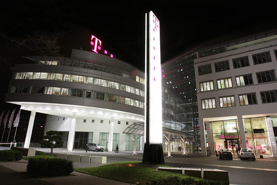 telekom-zentrale-bei-nacht-c-deutsche-telekom-ag