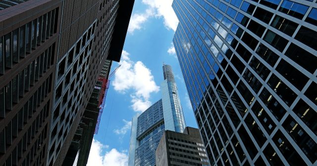 Büroimmobilien in Frankfurt, im Zentrum die Zentrale der Commerzbank